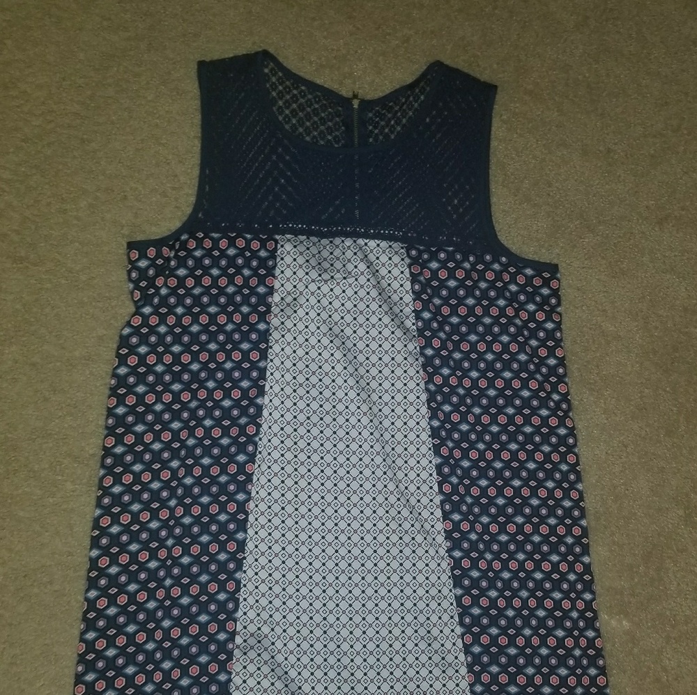 Shift dress w/beautiful design